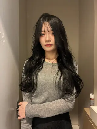 ロング 透明感カラー/オリー ブカラー/畠山大のヘアスタイル