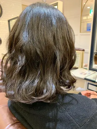 ミディアム 粟田 めぐみのヘアスタイル