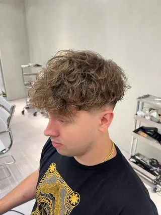 ショート パーマ メンズ ⚡メンズパーマフ ェードカットTomyのヘアスタイル