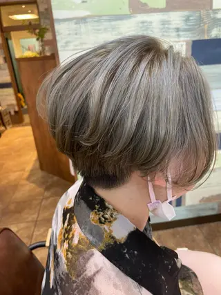 ショート 透明感カラー⭐️ 田嶋麗奈のヘアスタイル