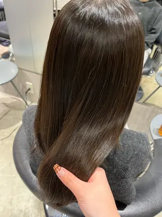 カラー hinaru ．のヘアスタイル