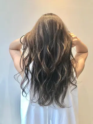 セミロング カラー カット・ブリーチ TAIGAのヘアスタイル