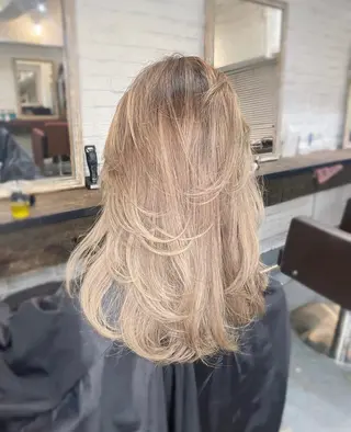 セミロング カラー RINA ブリーチ / 海外レイヤーのヘアスタイル