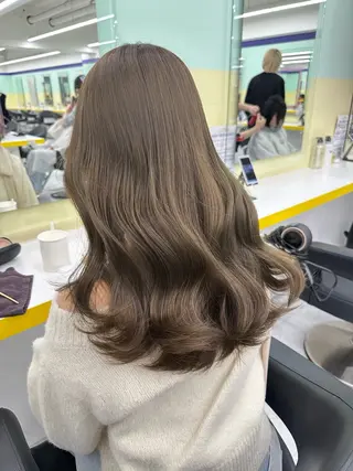 カラー ブリーチ縮毛矯正加藤 赤み無し透明感ヘアのヘアスタイル