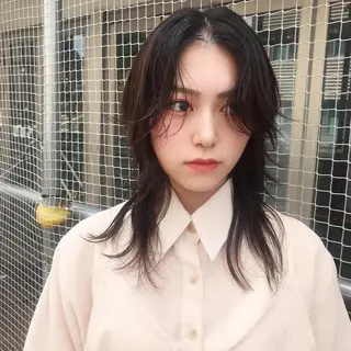 セミロング ホワイト&レイヤーカ ットエクステ長畠俊輔のヘアスタイル
