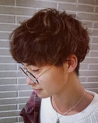 メンズ パーマ ブリーチ/ヘアケア/ 艶髪/イギチハルのヘアスタイル