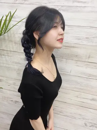 セミロング カラー ヘアアレンジ LAVENDIA 初音のヘアスタイル