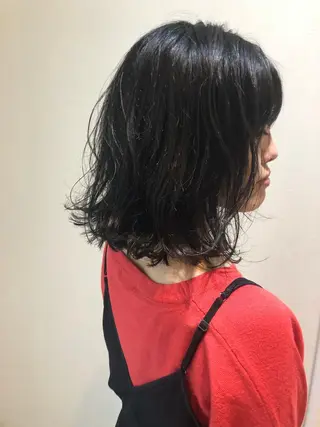 ミディアム 綿貫 美香のヘアスタイル