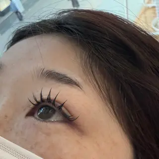 マツエク・マツパ femme 當田 莉央のヘアスタイル