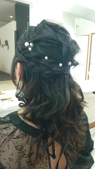 セミロング ヘアアレンジ キンジョウ エナミのヘアスタイル