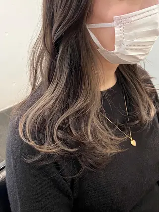 セミロング shiori ﾍﾞｰｼﾞｭｶﾗｰのヘアスタイル