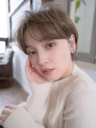 ショート カラー 坂口 みりのヘアスタイル