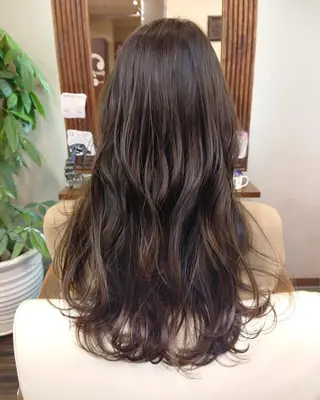 カラー 西形 梨瑚のヘアスタイル