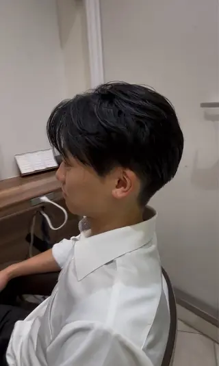 メンズ 根本 弥英のヘアスタイル