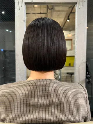 ショート ブリーチカラー/ブロ ンドレイヤーカットのヘアスタイル