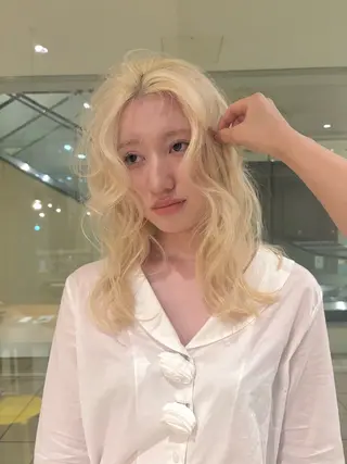 ミディアム 浅見 文音のヘアスタイル