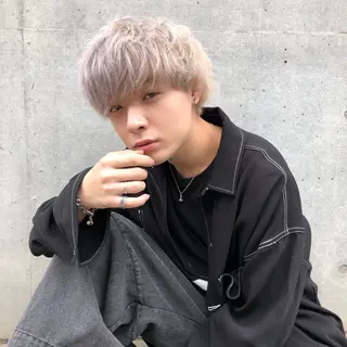 メンズ ハイトーン×レイヤー カットTAKUMIのヘアスタイル