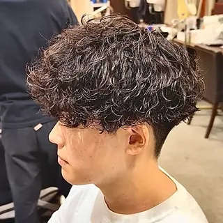 パーマ メンズ スペインカール/セン ターパート/RYUのヘアスタイル