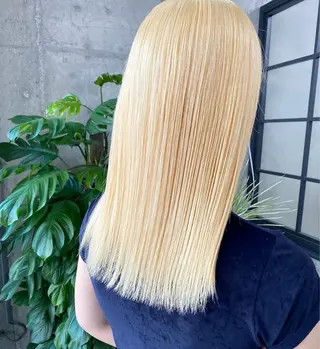セミロング ハイトーン🫧艶髪 MAIKAのヘアスタイル