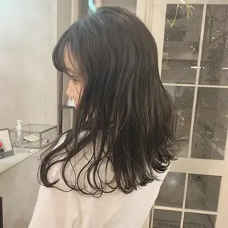 セミロング カラー ネイル ハイトーンボブ 前田 表参道　グレージュのヘアスタイル