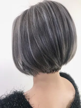 ショート カラー ito. ブリーチ/髪質改善のヘアスタイル