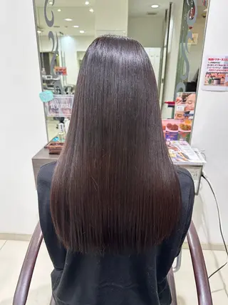 ロング レイヤー 艶々カラーのヘアスタイル