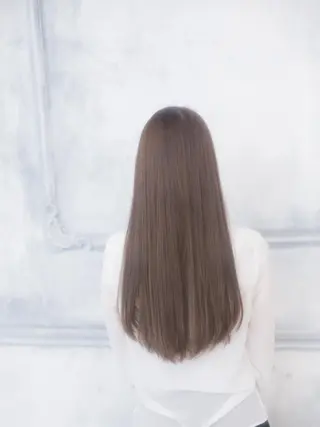 ミディアム カラー ヤナ マネージャーのヘアスタイル