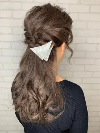 ヘアアレンジ EYEstylist ·ai MOERIのマツエク・マツパデザイン