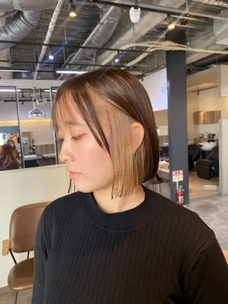 ショート カラー 白髪ぼかしハイライト ／レイヤー中島啓太のヘアスタイル