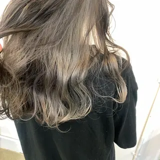 ミディアム カラー トップ スタイリストのヘアスタイル