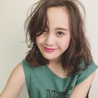 ミディアム カラー 池田 真由美のヘアスタイル