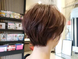 ショート カラー 縮毛矯正をしている人 のためのカラーのヘアスタイル