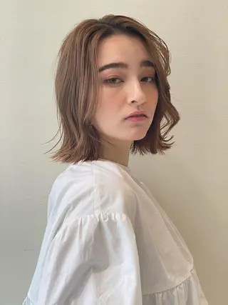 ショート カラー 小顔レイヤー/ ベージュ🤍Rieのヘアスタイル