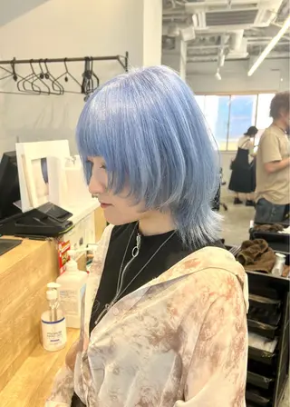 ショート カラー ブリーチ毛の縮毛矯正 ハイトーン/岡本智樹のヘアスタイル