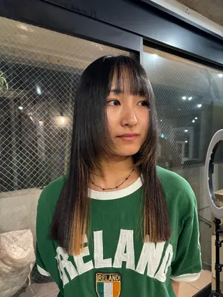 ロング ブリーチカラー/ブロ ンドレイヤーカットのヘアスタイル