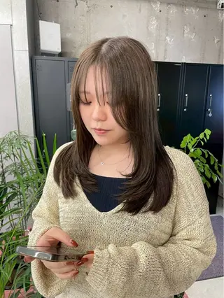 ミディアム MIFA レイヤー／パーマのヘアスタイル