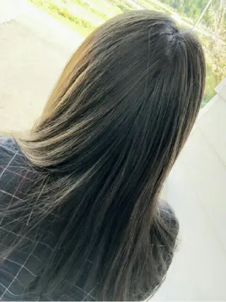 ロング カラー 畠村 美智子のヘアスタイル