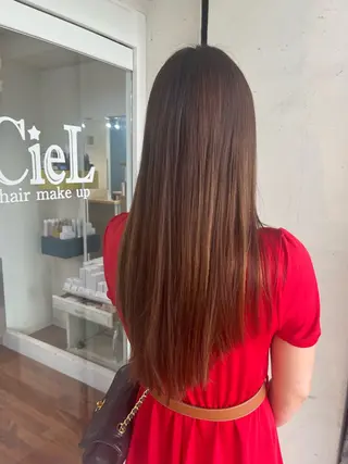 ロング カラー 臼井 いづみのヘアスタイル