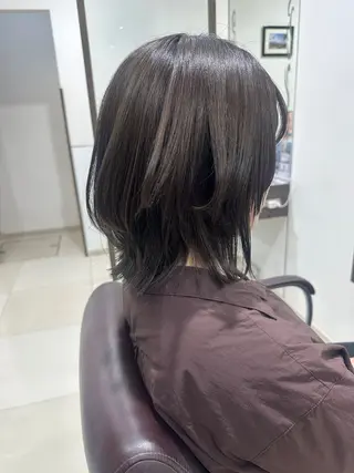 ミディアム レイヤー 艶々カラーのヘアスタイル