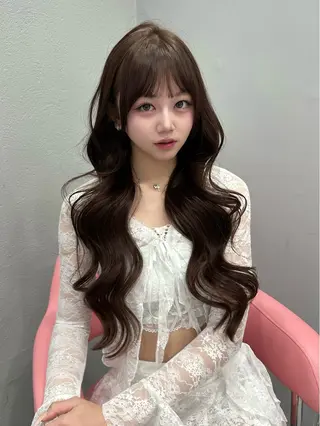 ロング カラー 𝑴𝑶𝑲𝑨渋谷 トレンド韓国ヘア🩷のヘアスタイル