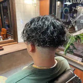 ミディアム パーマ メンズ 坪田 龍樹のヘアスタイル