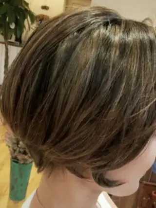 ショート カラー 畠村 美智子のヘアスタイル