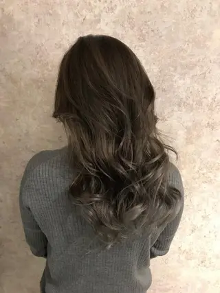 ミディアム カラー パーマ レイヤーカット 早崎太生のヘアスタイル