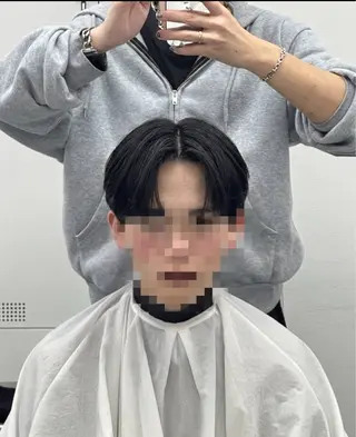 メンズ 赤み消し／アッシュ系 ／ダウンパーマ／優斗のヘアスタイル