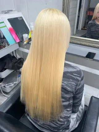 ロング ハイトーンカラー 坂本 翼のヘアスタイル