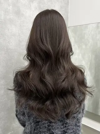 ロング カラー 塩入ひろの、韓国ヘア 梅田/束感まつ毛のヘアスタイル