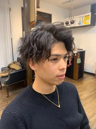 ショート パーマ メンズ 二本木 秀成のヘアスタイル