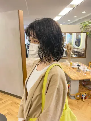 ミディアム デザインカラー/ボブ ブリーチカラー/ユリのヘアスタイル