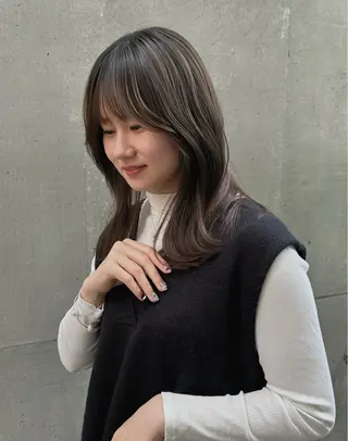 ミディアム 岸本 理希のヘアスタイル