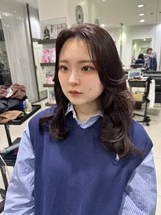 ロング レイヤー 艶々カラーのヘアスタイル